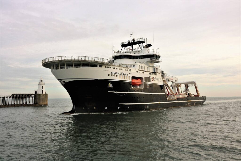 Wiązki kablowe na statkach i w offshore - odporność na warunki morskie